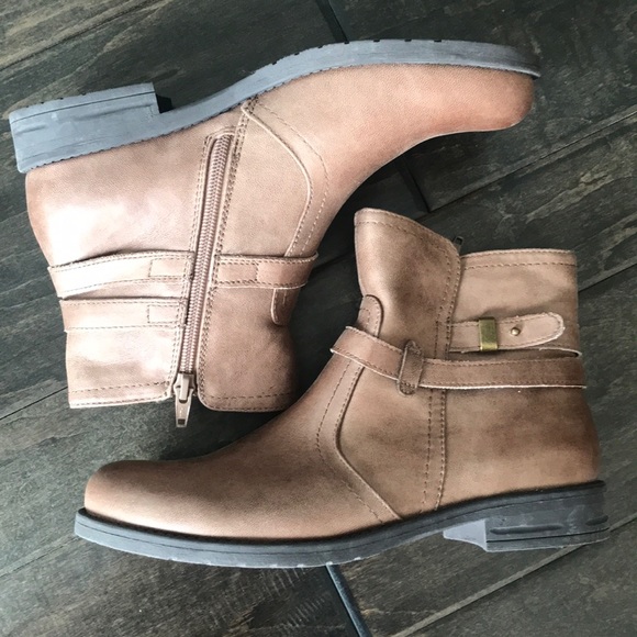 white lace slip on sneakers